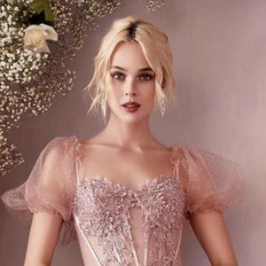 Meet your Posher, Ava